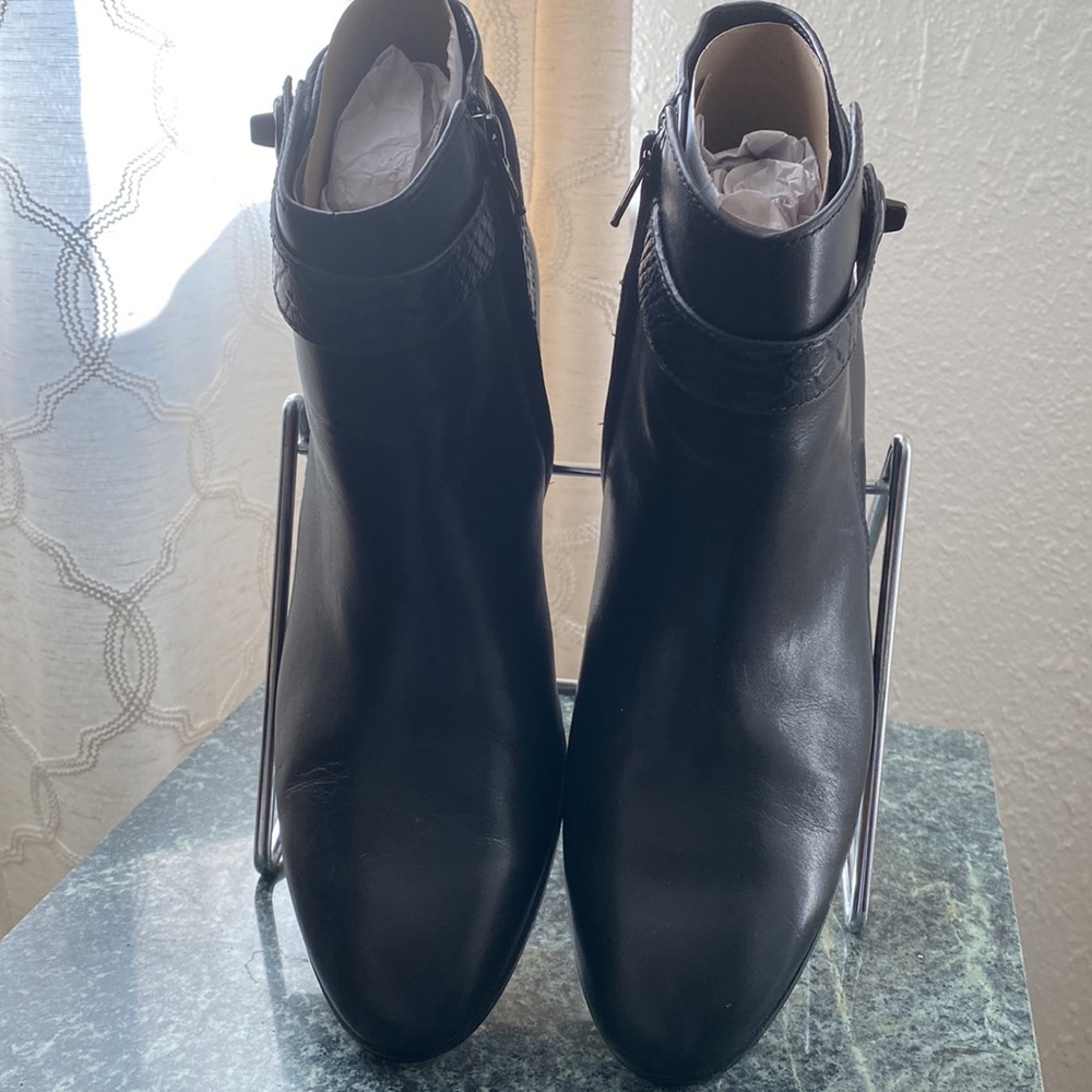 COACH BLACK ANKLE BOOTS🖤 - Picture 2 of 8
